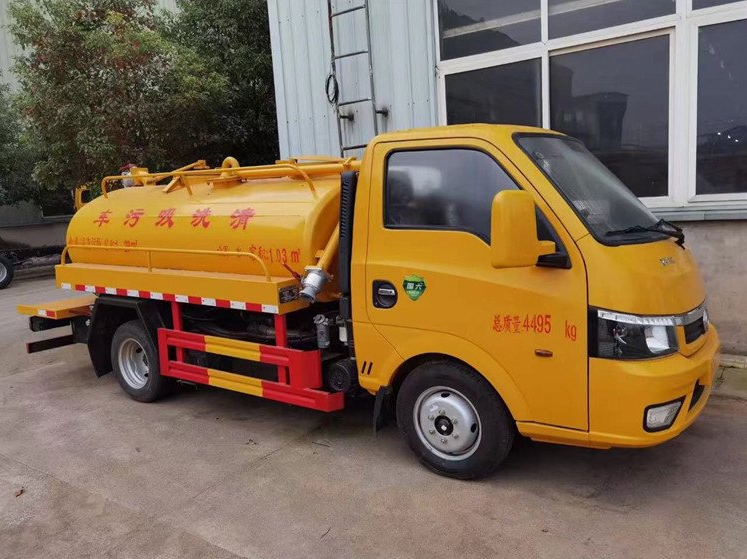 東風途逸3方小型清洗吸污車