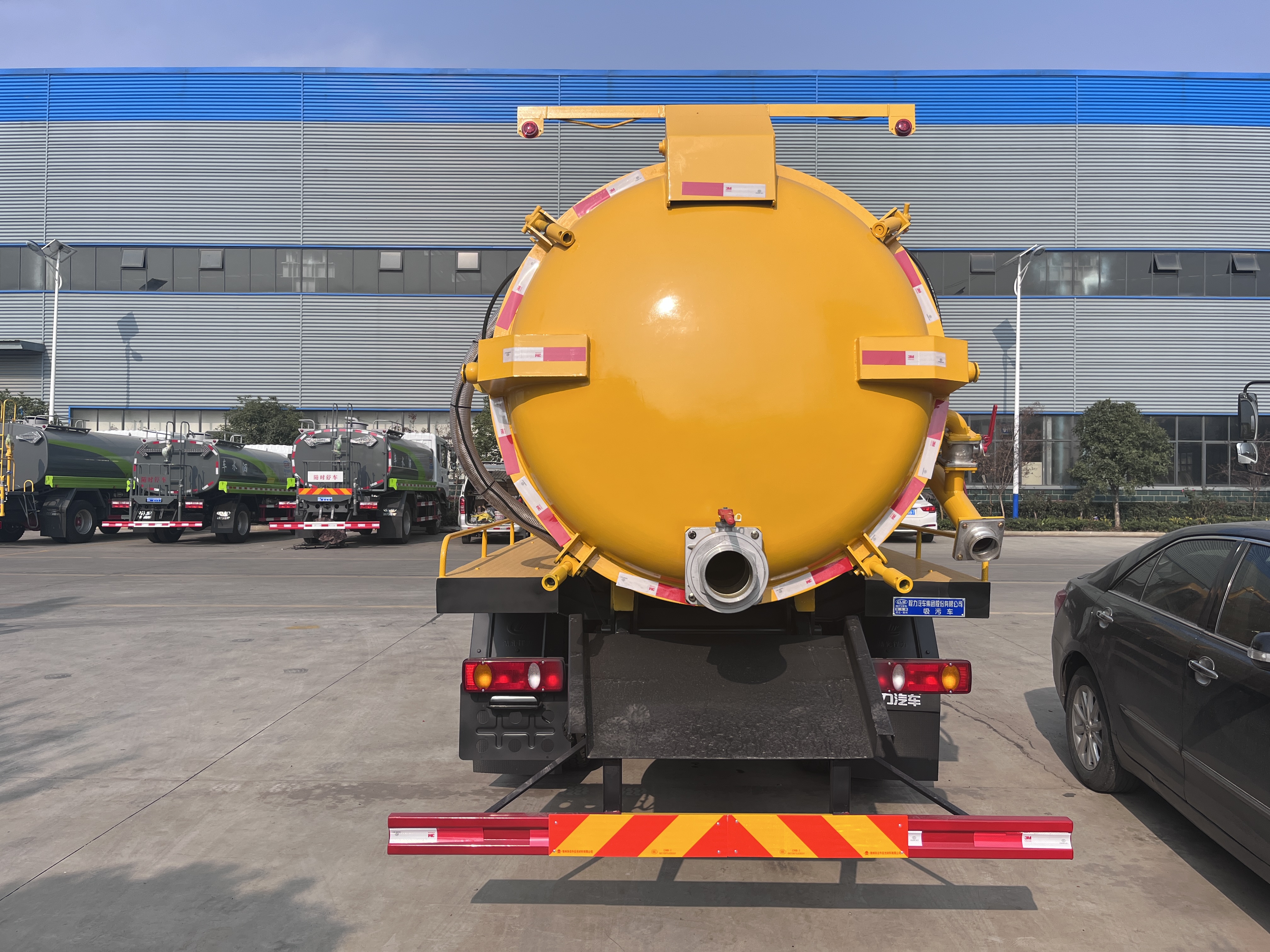 東風(fēng)華神13方吸污車